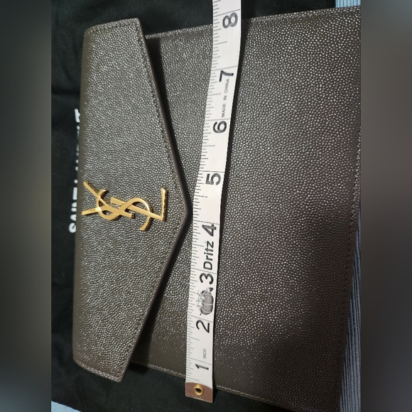 Ysl Small Pouch in Grain De Poudre Leather Green. - Picture 11 of 14